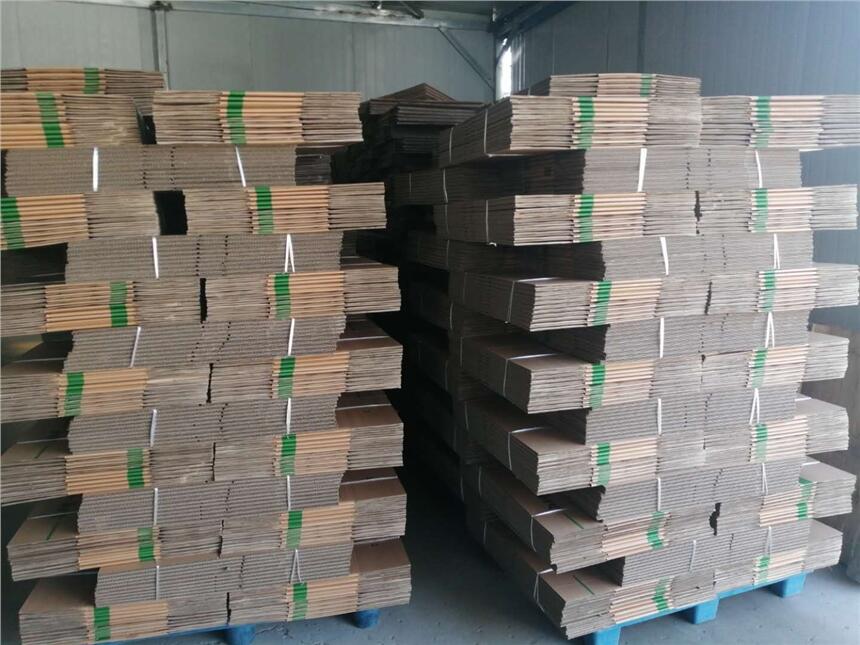 紙箱廠出售發(fā)貨紙箱搬家紙箱現(xiàn)貨